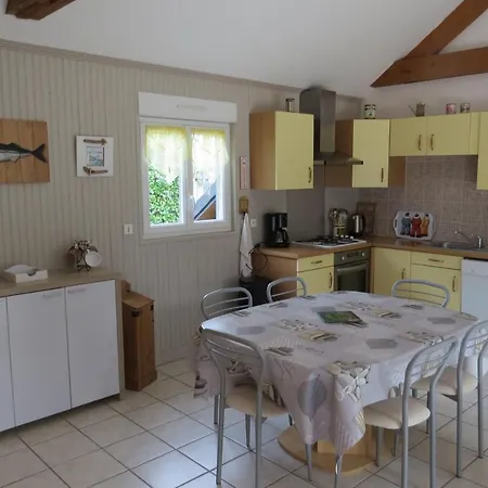 Maison Bleue Avec Jardin A 6 Km De La Mer, Parking Prive, Wifi Therouldeville